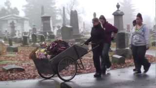 preview picture of video 'Volunteers clean up Mount Bethel Cemetery in Columbia'