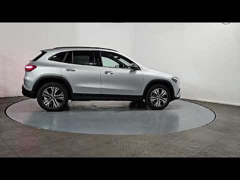 Mercedes-Benz GLA 180D Progressive with Nightpack - Image 2