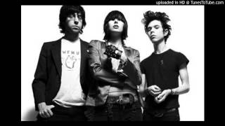 Yeah Yeah Yeahs - Dull Life (Acoustic)
