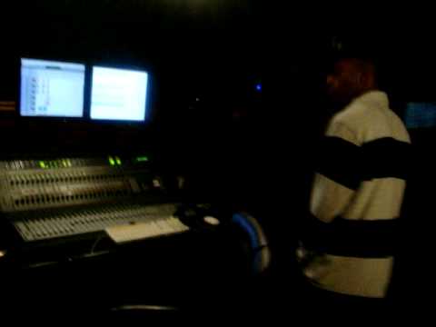 NEWZ FT,J30 IN THE STUDIO (MURDER INC)