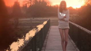 L'orange - Alone Ft. Blu