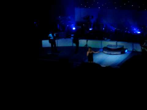 Duffy - Breaking My Own Heart Live at Manchester Apollo