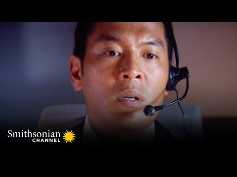 A Pilot Tries to Land his Plane After a Bomb Rips Through It 💣 Air Disasters | Smithsonian