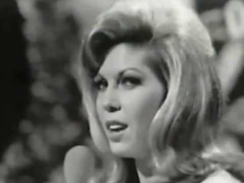 NANCY SINATRA 1966 - These boots are made for walkin' (Hullabaloo)