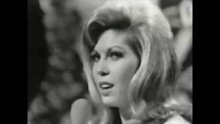 NANCY SINATRA 1966 - These boots are made for walkin' (Hullabaloo)