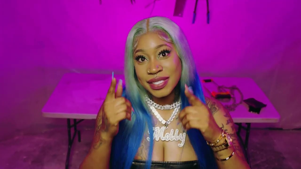 Molly Blue " Boss Bitch"