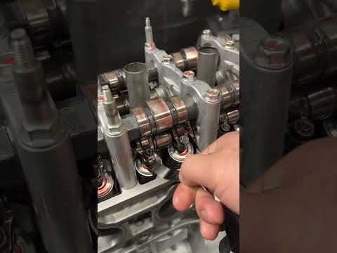 Checking lash & adjusting valves on this K24/k20 #kswap #k24 #k20