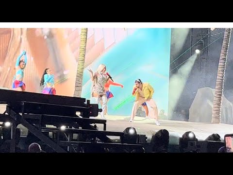 Bad Bunny y Ivy Queen 🔥 en vivo ￼￼
