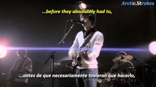 Arctic Monkeys - Leave before the lights come on (inglés y español)