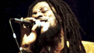 Dennis Brown - To the Foundation