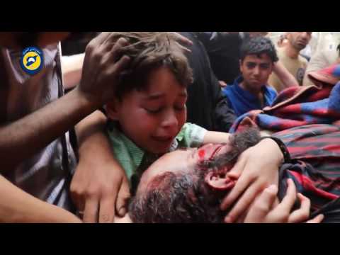 حلب..سوريا : جرائم النظام والروس : شاهد..فيديو..بابا الله يوفقك لا تتركني.. هكذا ودع طفل سوري أباه وهو يبكيه بحرقه!!