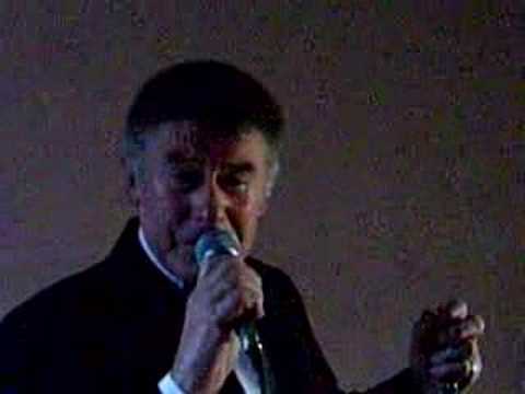 Bill Bennett sings Dean Martin