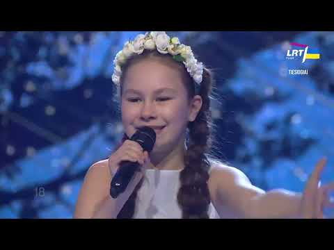 Dainų dainelė 2022. Anastasija Lečickaja, 11 m. "Nebo" Odin v kanoje.