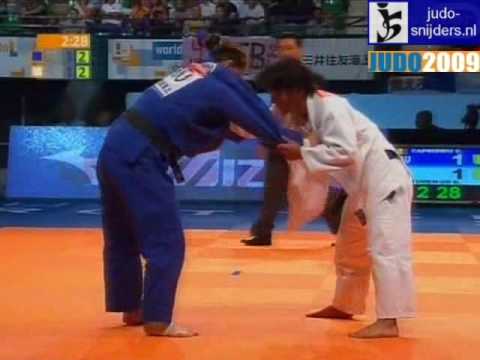 Judo 2009 Rotterdam: Corina Caprioriu (ROU) - Battugs Tumen-Od (MGL) [-57kg].