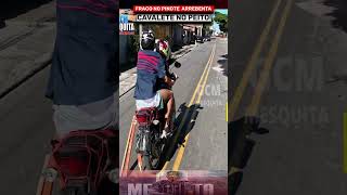 FRACO NO PINOTE ARREBENTA O CAVALETE NO PEITO! 🤦🏻‍♂️💥#fyp #viral #police #motorcycle #foryou