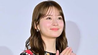 ✨遂に公開！話題の大型ドラマ発表会見にて、今最も熱い若手女優・畑芽育がまさかの“美形俳優11人”に囲まれる神秘的な瞬間が撮影されました！