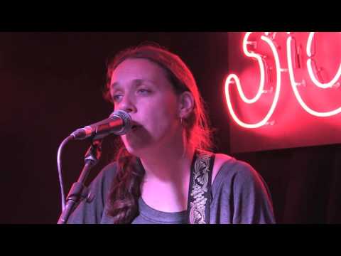The Wainwright Sisters - 'Hobo's Lullaby'
