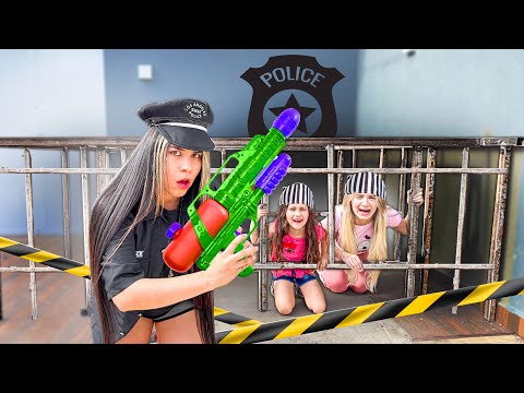 VIREI UMA POLÍCIA PARA PRENDER MINHA IRMÃZINHA E A PRODUÇÃO NA PRISÃO DE MENTIRA!