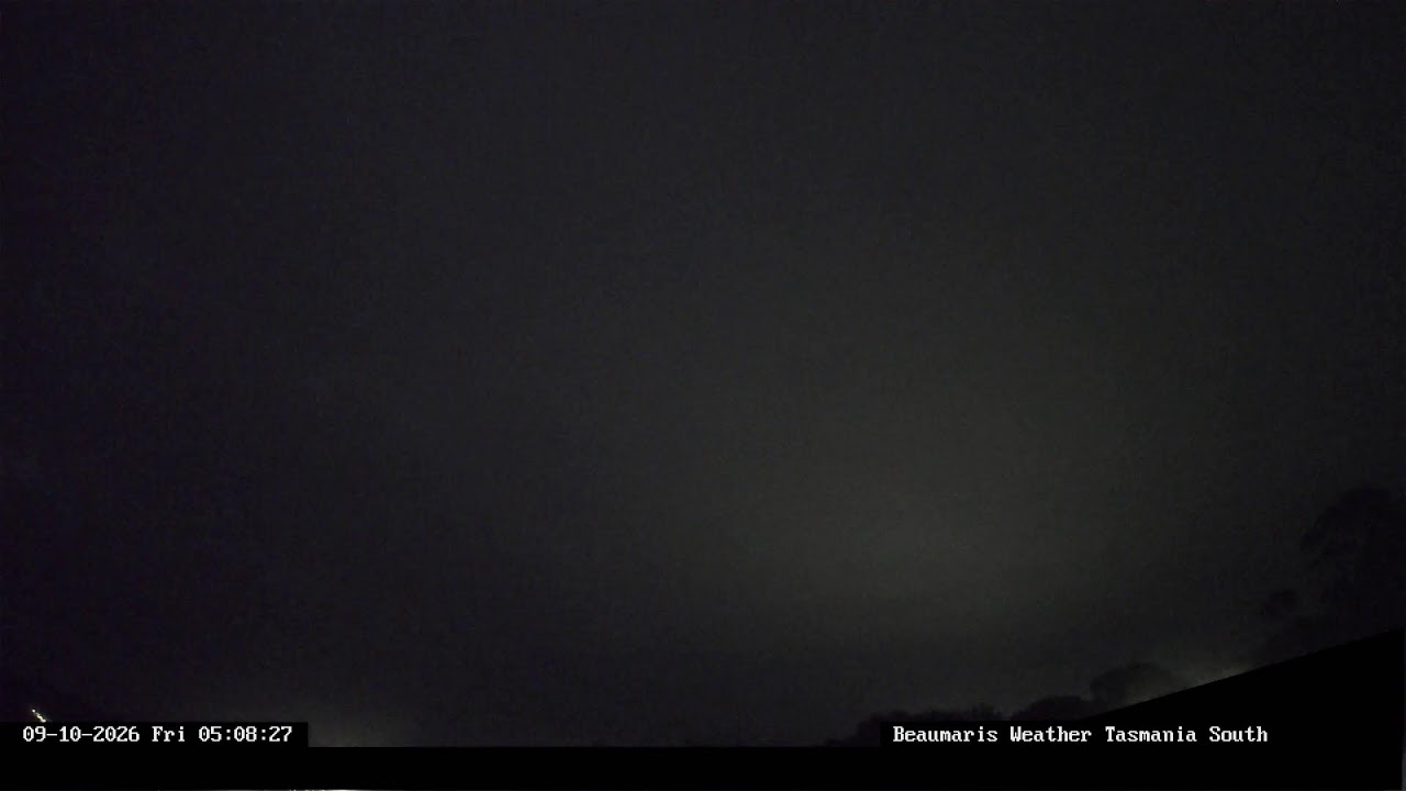 Live webcam view of Beaumaris Coastal Sky Watch