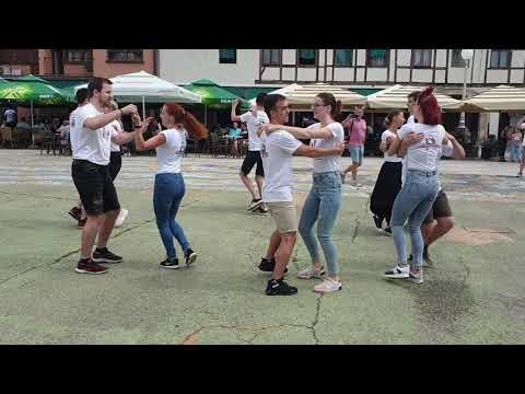 Nastup mađarskih folkloraša u središtu Koprivnice