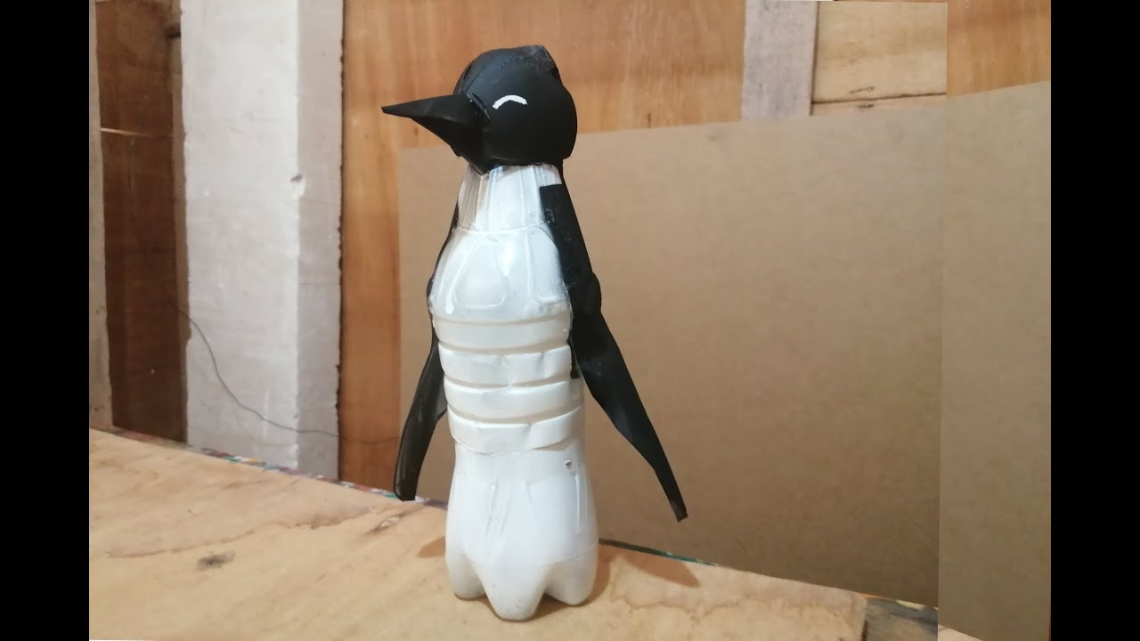 ESCULTURA - PINGUINO con botellas descartables