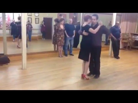 Tango Elements: walk to the parada