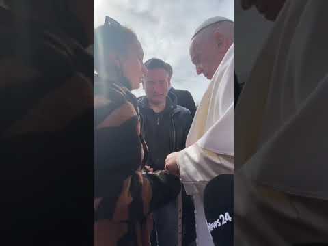 Il Papa esce dal Gemelli: «Non ho avuto paura». Domenica in piazza per le Palme