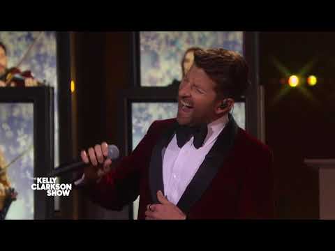 'Under The Mistletoe' By Kelly Clarkson & Brett Eldredge