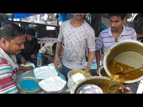 Dim Vat (Rice with Potato Egg Curry) @ 30 rs Plate - Common Man Street Food in Kolkata Video