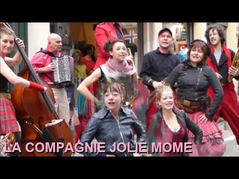 LA COMPAGNIE JOLIE MOME LIVE DANS LA RUE MOUFFETARD PARIS LE 03 JUILLET 2016