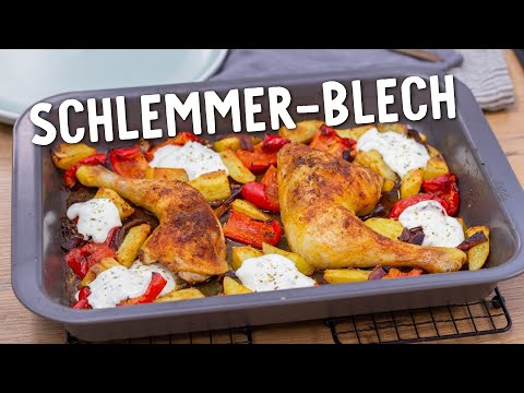 Knusprige HÄHNCHENSCHENKEL mit Kartoffeln im Backofen » Rezept mit Gemüse & Sour Cream