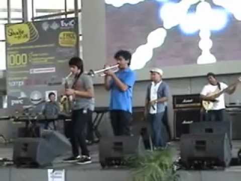 Tompi ft. Tjut Nyak Deviana [Menghujam Jantungku] at "Shave For Hope 2012"
