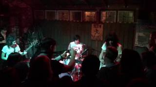 The Coathangers-Dumb Baby LIVE