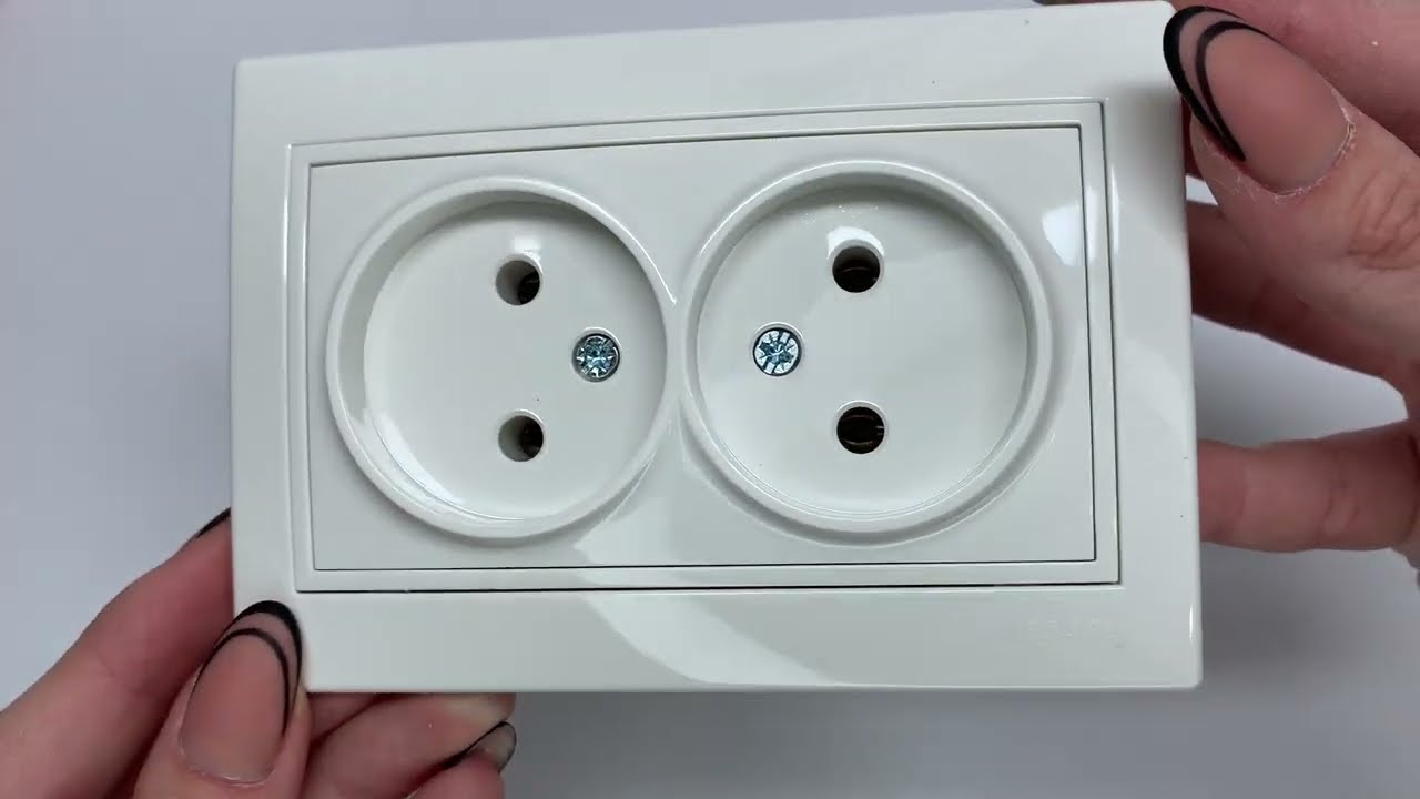 Розетка двойная б/з LEZARD Mira белая 701-0202-128B