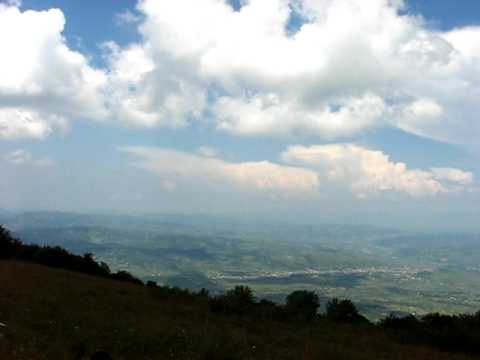 Ieud, Dragomiresti si Rozavlea, vazute de pe deal (si povestea cu altarul;) ).avi