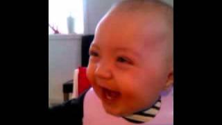preview picture of video 'Lukas skrattar åt farfar'