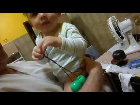 bate beg - bebê brincando