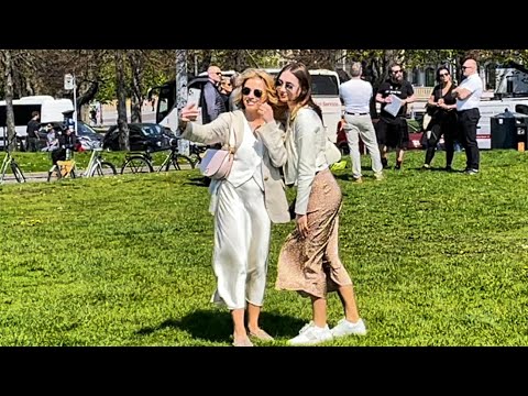 GIRLS IN BERLIN. CITY OF LOVERS. BERLIN STREET CULTURE.