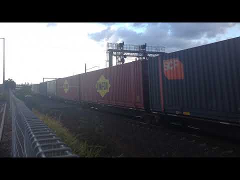 Train 4MA5 with  NR74 ,LDP005 with 28 Wagons