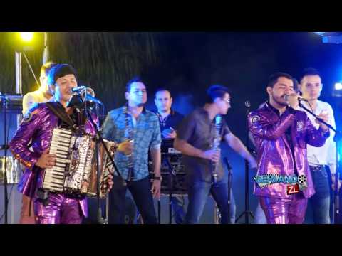 Los Nuevos Ilegales Ft. La Decima Banda - Lalo (En Vivo 2016)