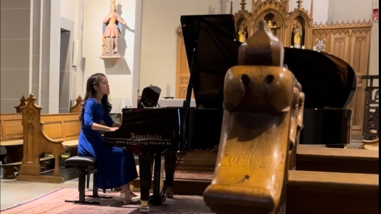 Yiwei Huang live at Klavierzimmer, Cologne, Germany