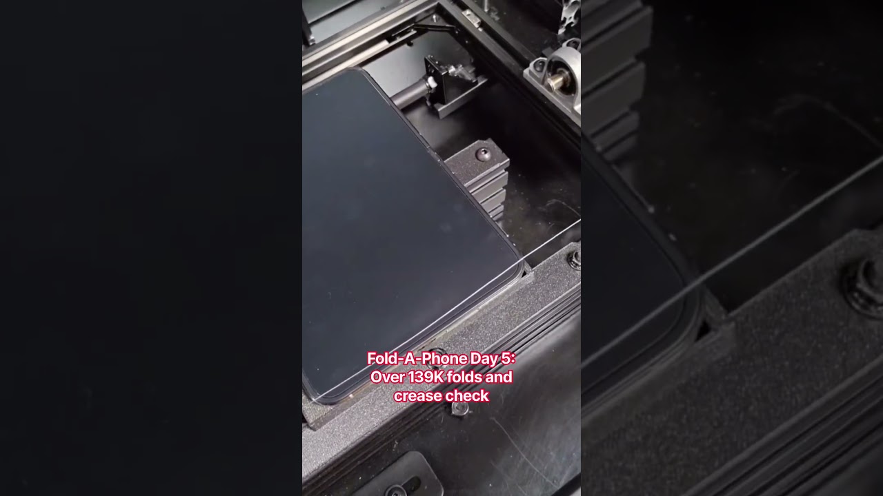 Fold-A-Phone Day 5: Let’s look at the crease after 139K folds