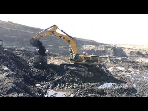 Caterpillar 385C Excavator Loading Coal On Trucks