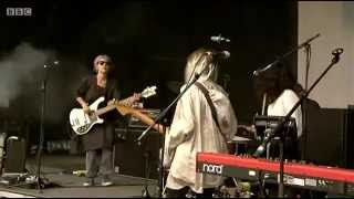 Warpaint - &#39;Bees&#39; (Live 2014)