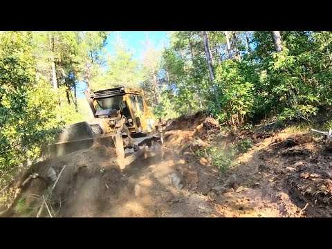 НОВИ НЕКОРИШЋЕНИ РАДОВИ НА УСКОМ ШУМСКОМ ПУТУ СА ДРВЕЋЕМ ПРВИ ПУТ ИЗВОДЊЕНИ БУЛДОЖЕРОМ CAT