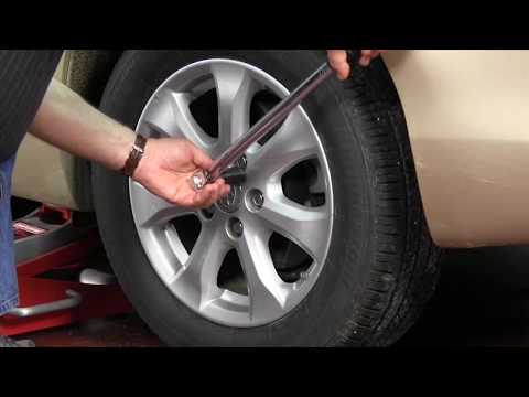 How to Use a Torque Wrench to Tighten Lug Nuts