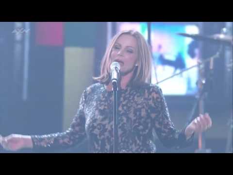 Belinda Carlisle feat Go Go's - We Got The Beat (Billboard Music Awards 2016)