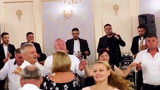 Download lagu 🎶 Sermin BAND 🎶 - 🔥 ( 00:00 ) Haide Socre tine hora / ( 04:08 ) Zi frumoasa, zi cu soare 🔴 LIVE mp3