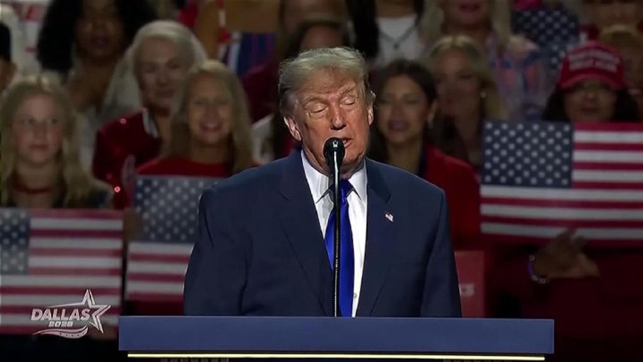 Trump: Sconfiggeremo Iran e rinomineremo Stretto di Hormuz in Stretto di Trump