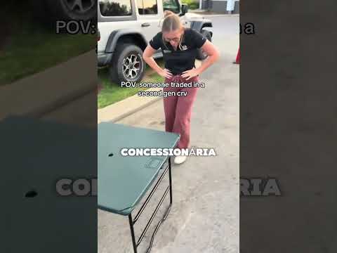 Mesa escondida no carro